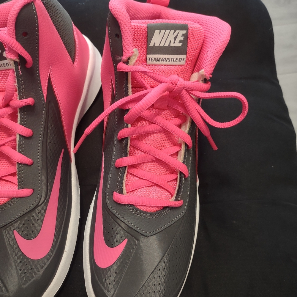 Nike - Picture 11 of 16